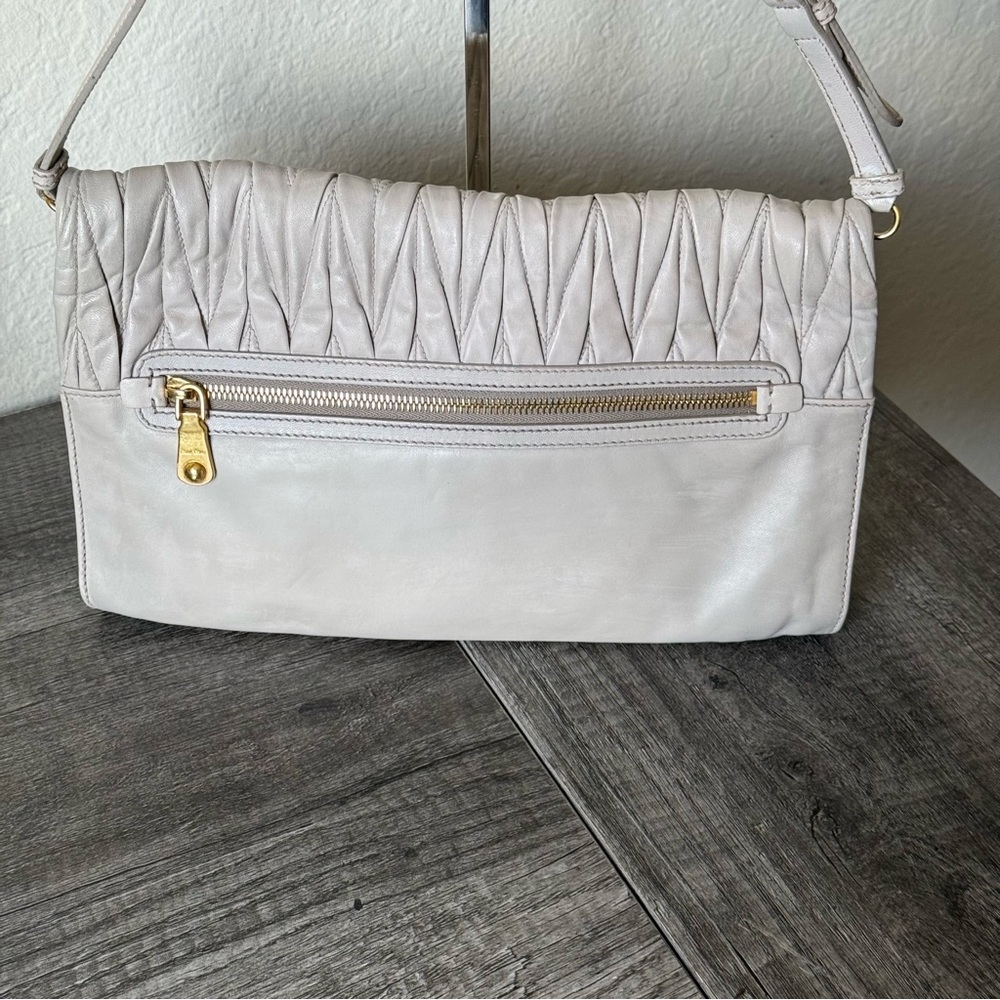 💎MIU MIU Matelasse Gather Leather Shoulder/ Clutch Bag Gray/ EUC💎 - Picture 2 of 16